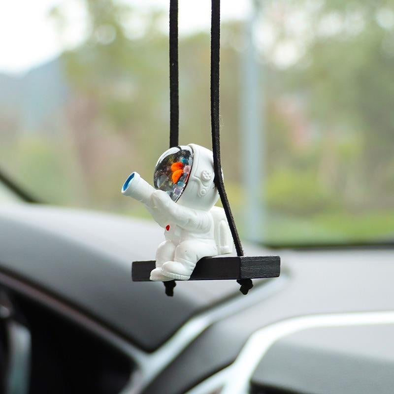 Astronaut & Bench Design Car Hanging Ornament, Creative Cartoon Astronaut Car Pendant, Universal Car Interior Decoration, Ideas Gift, Girl Car Accessories, Car Decor, Car Accessories